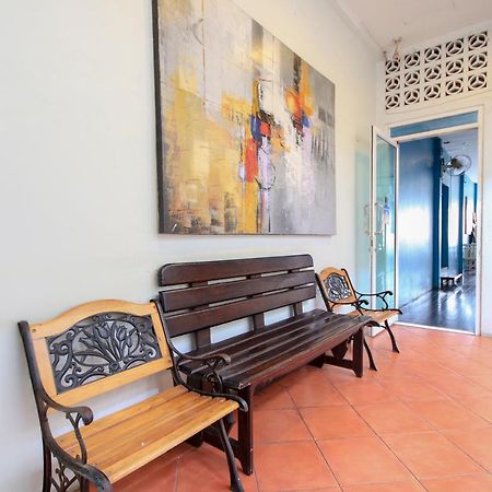 Oyo 1054 Phuket Backpacker Hostel Esterno foto
