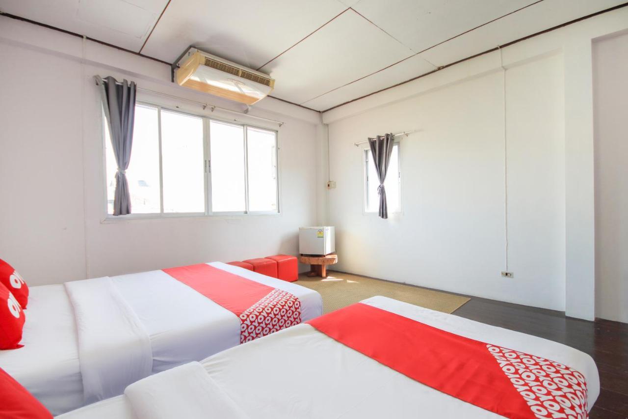 Oyo 1054 Phuket Backpacker Hostel Esterno foto