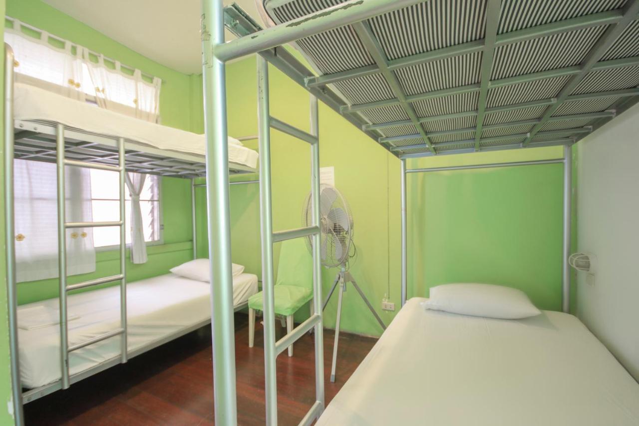 Oyo 1054 Phuket Backpacker Hostel Esterno foto