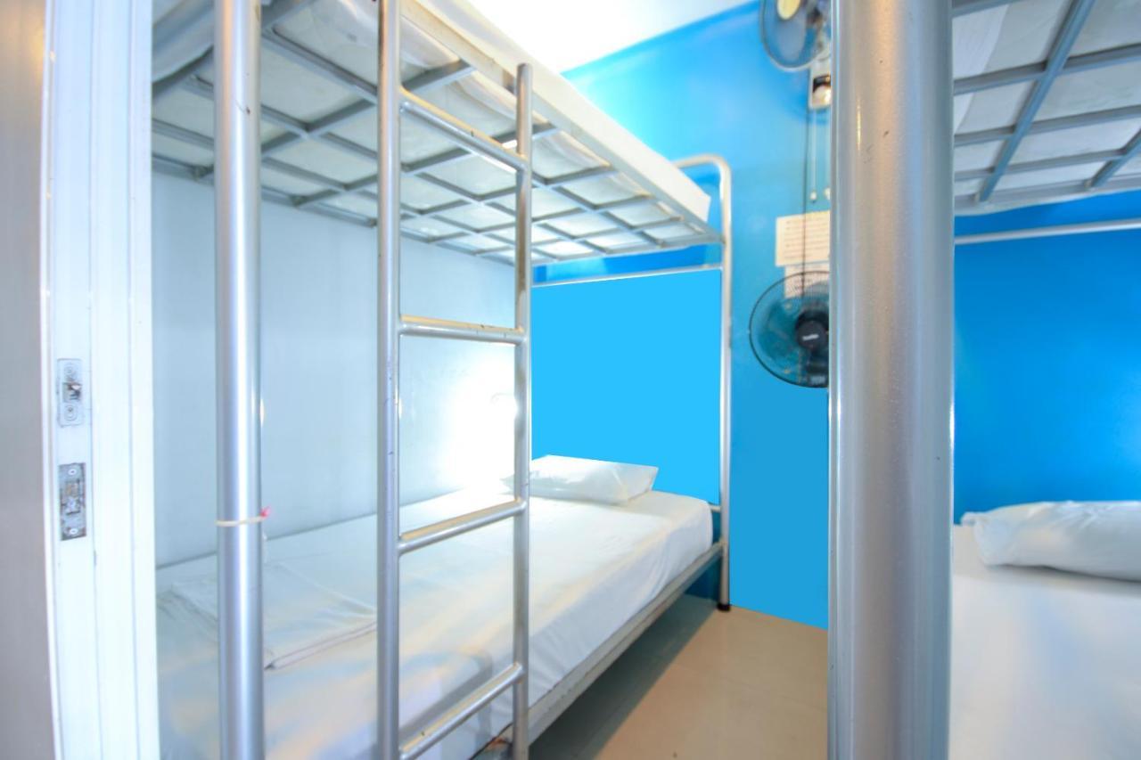 Oyo 1054 Phuket Backpacker Hostel Esterno foto
