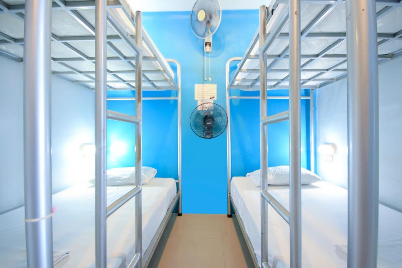 Oyo 1054 Phuket Backpacker Hostel Esterno foto