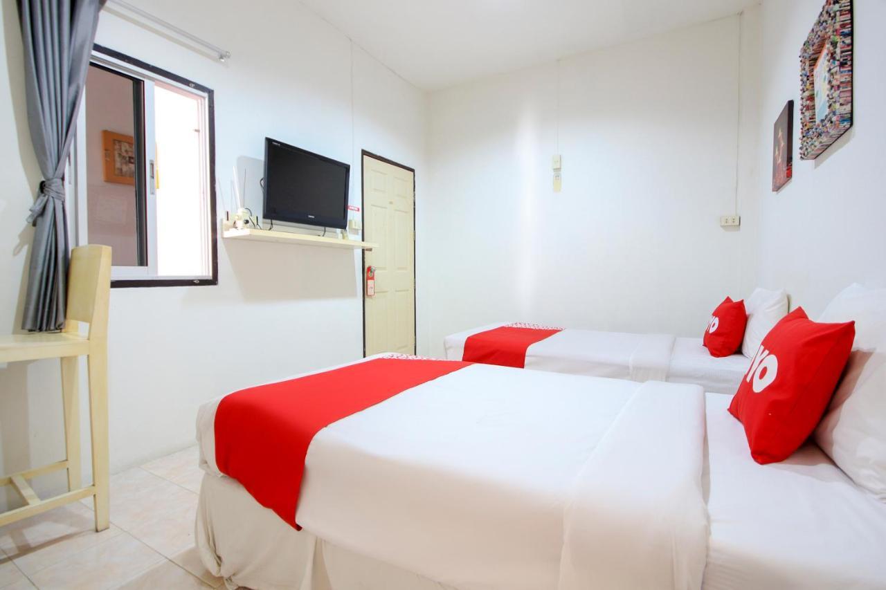 Oyo 1054 Phuket Backpacker Hostel Esterno foto