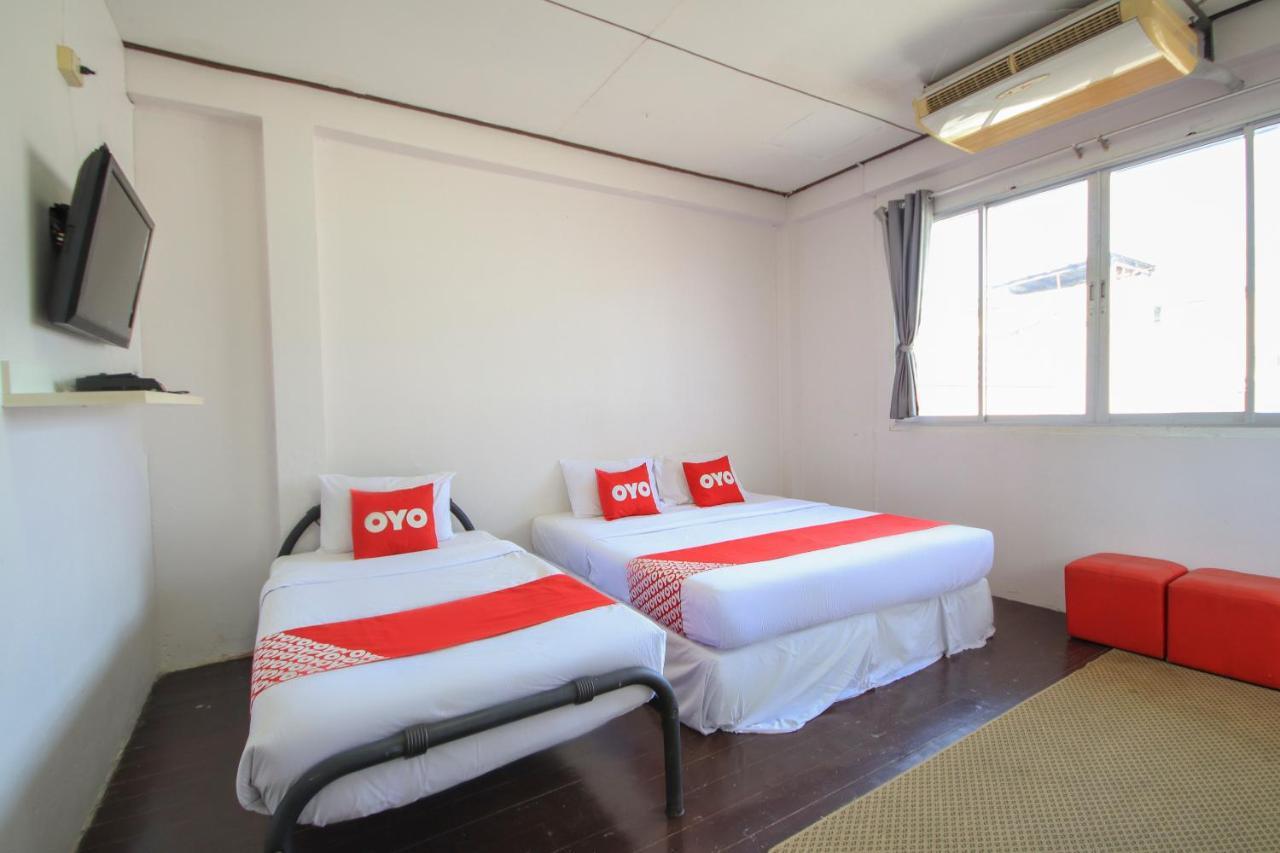Oyo 1054 Phuket Backpacker Hostel Esterno foto