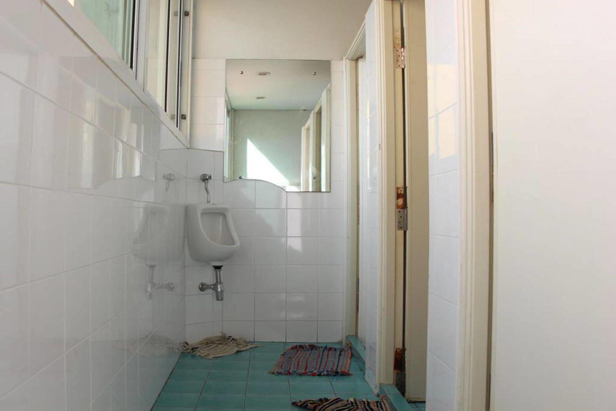Oyo 1054 Phuket Backpacker Hostel Esterno foto