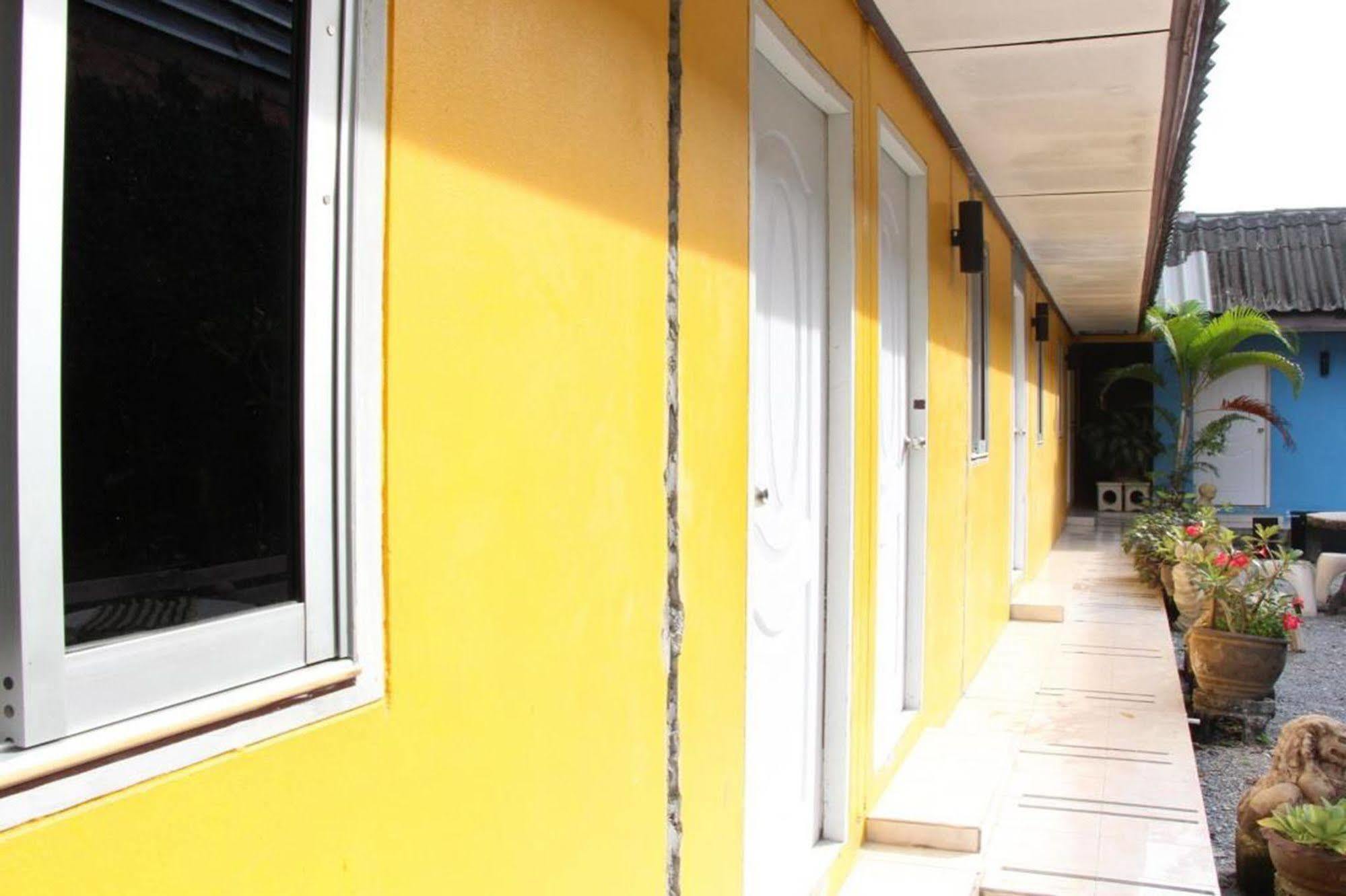 Oyo 1054 Phuket Backpacker Hostel Esterno foto