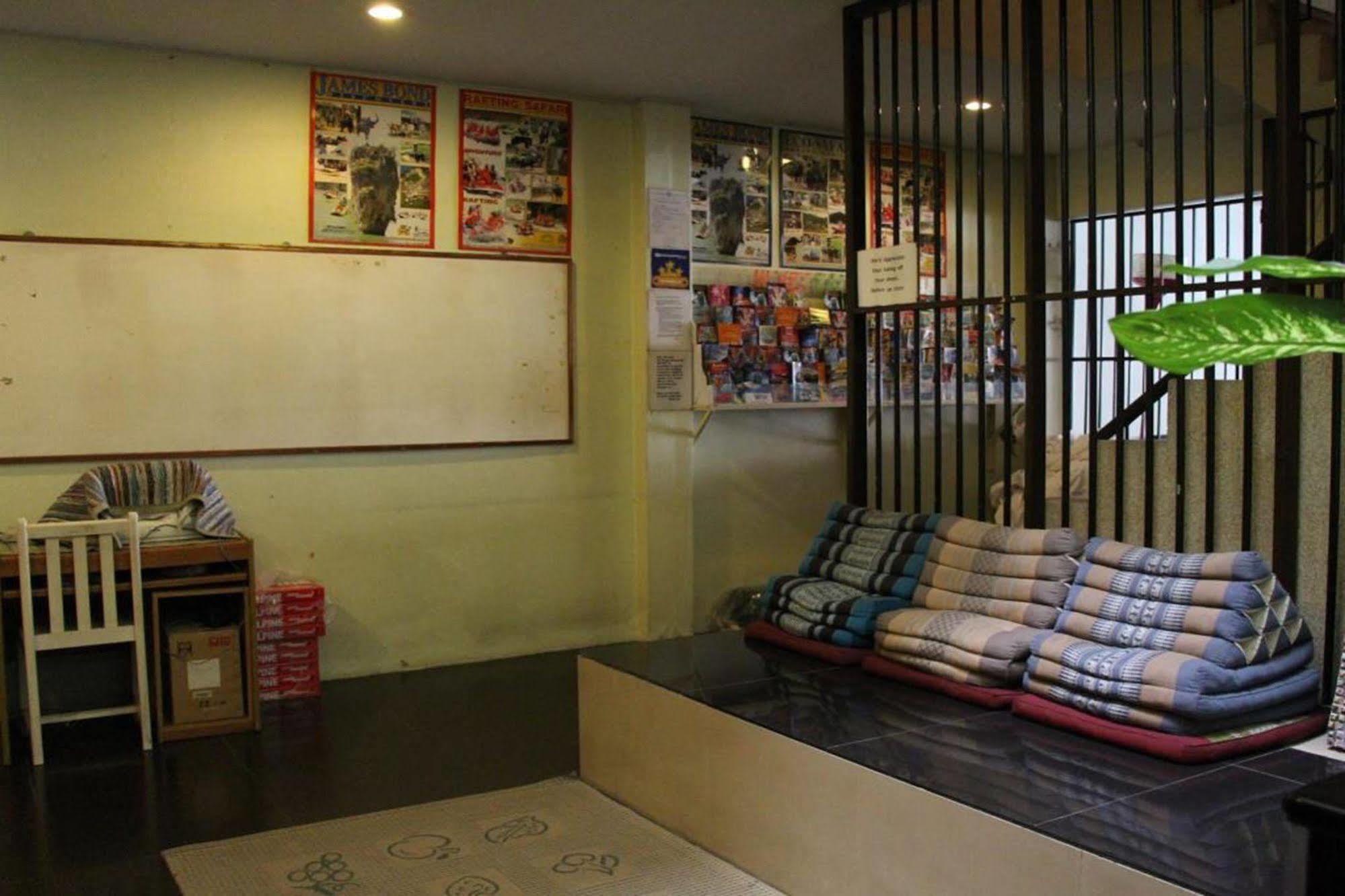 Oyo 1054 Phuket Backpacker Hostel Esterno foto