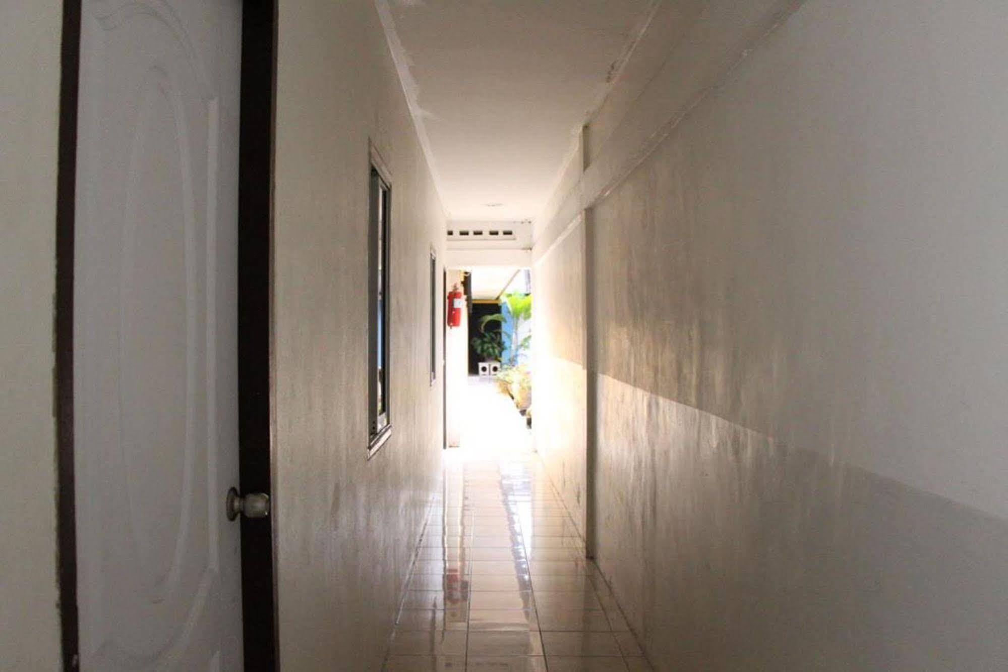 Oyo 1054 Phuket Backpacker Hostel Esterno foto